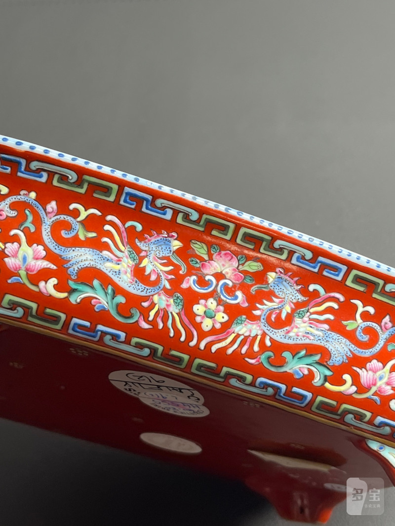 清乾隆  珊瑚红地洋彩夔凤纹长方倭角水仙盆（一对） - 图7